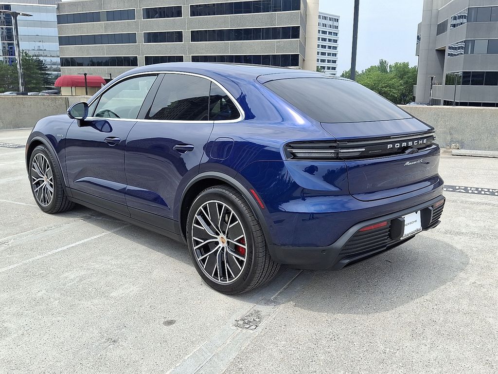 Thumbnail: 2025 Porsche Macan - 10