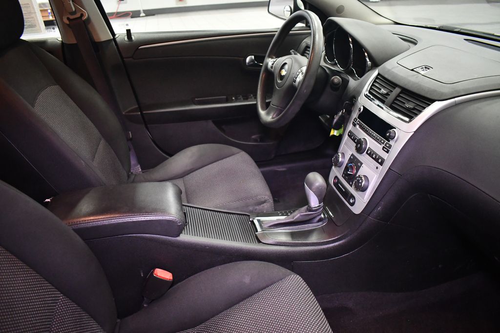 Thumbnail: 2009 Chevrolet Malibu - 30