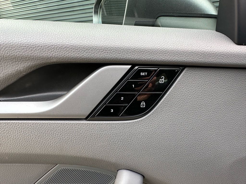 Thumbnail: 2020 Porsche 911 - 21