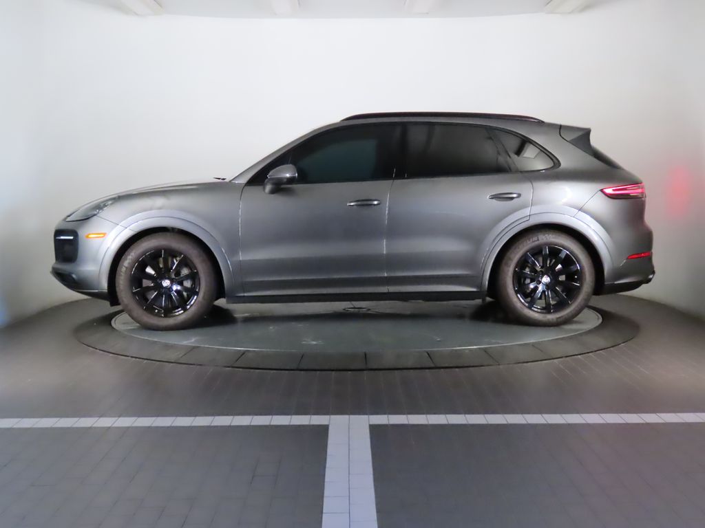 Thumbnail: 2019 Porsche Cayenne - 2
