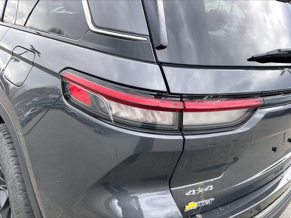 2022 Jeep Grand Cherokee — photo 30