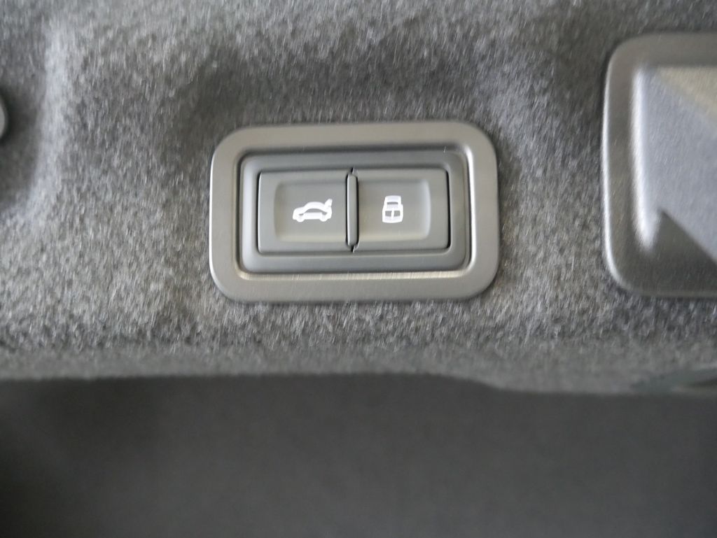 Thumbnail: 2026 Audi A6 - 21