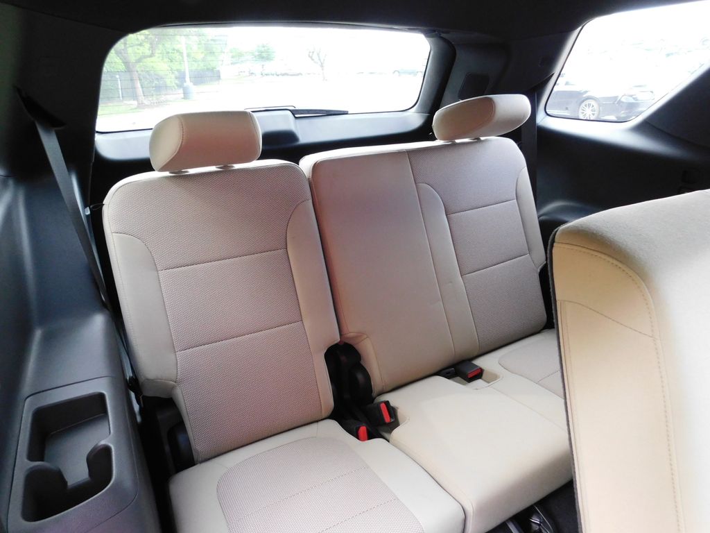2023 Chevrolet Traverse LS 5