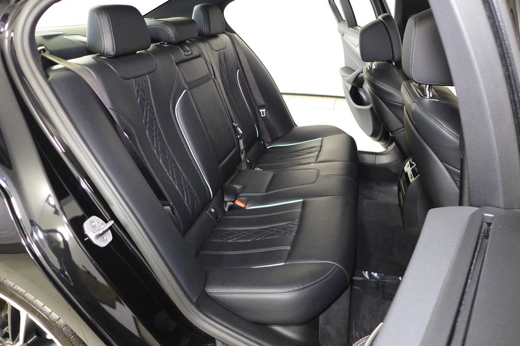 Thumbnail: 2022 BMW 5 Series - 19