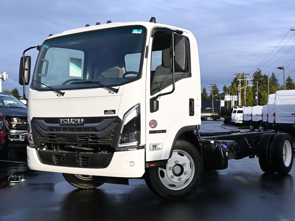2025 Isuzu NPR XD 