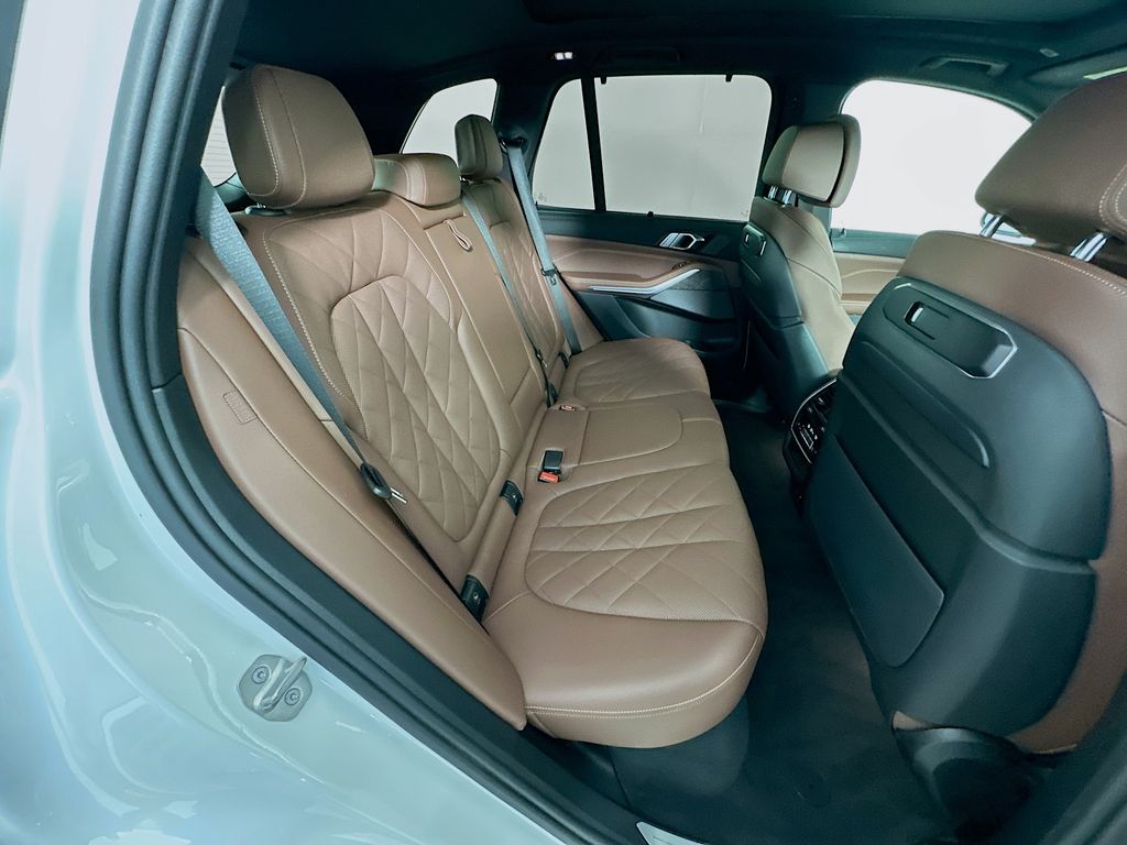 Thumbnail: 2025 BMW X5 - 28