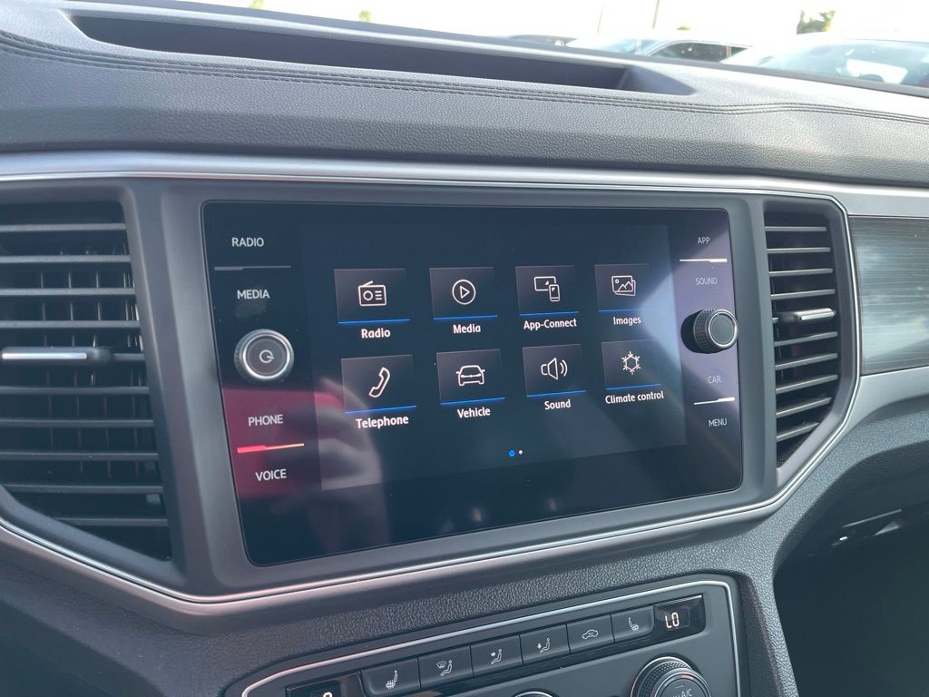 Used 2019 Pacific Blue Metallic Volkswagen 3.6L V6 SE image 6