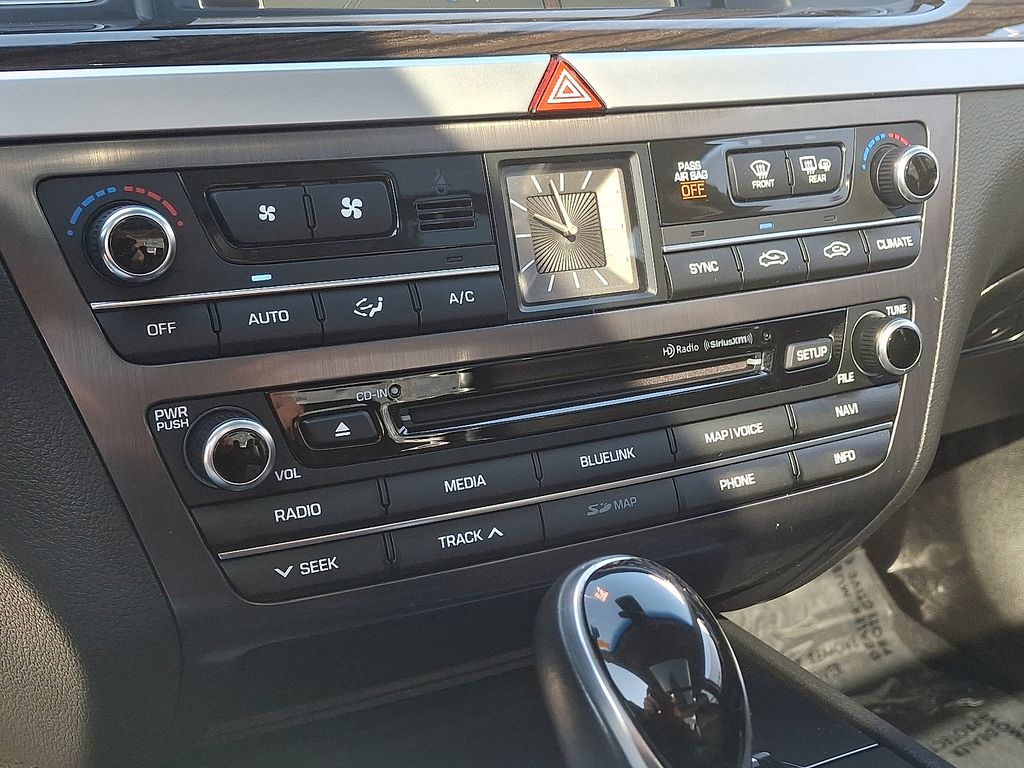 Thumbnail: 2015 Hyundai Genesis - 16