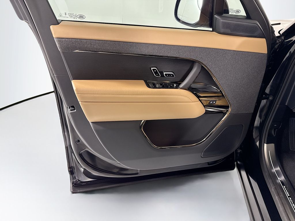 Thumbnail: 2025 Land Rover Range Rover Sport - 24