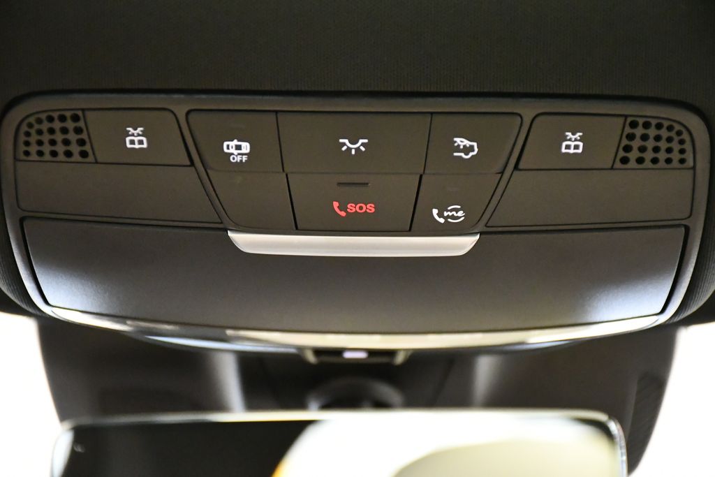 Thumbnail: 2023 Mercedes-Benz E-Class - 18