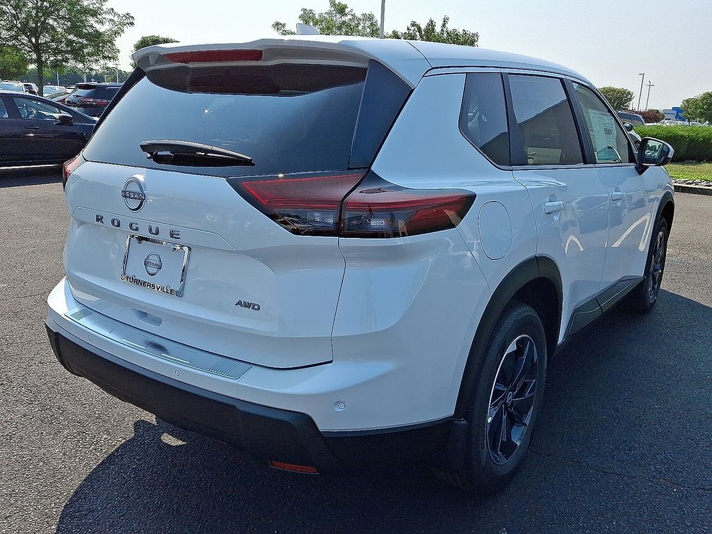 Thumbnail: 2026 Nissan Rogue - 4