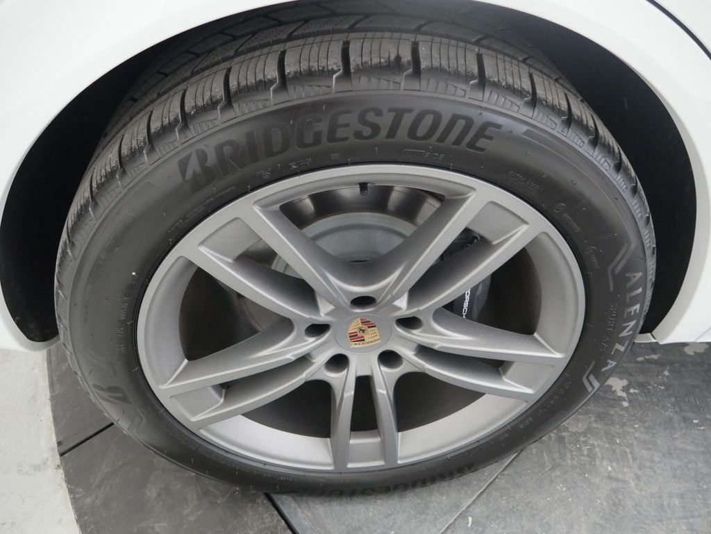 Thumbnail: 2026 Porsche Cayenne - 15