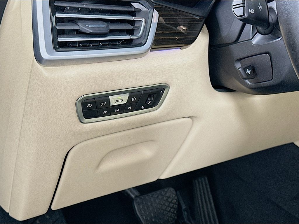 Thumbnail: 2021 BMW X5 - 10