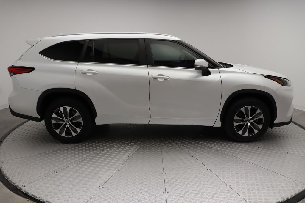 Thumbnail: 2023 Toyota Highlander - 7