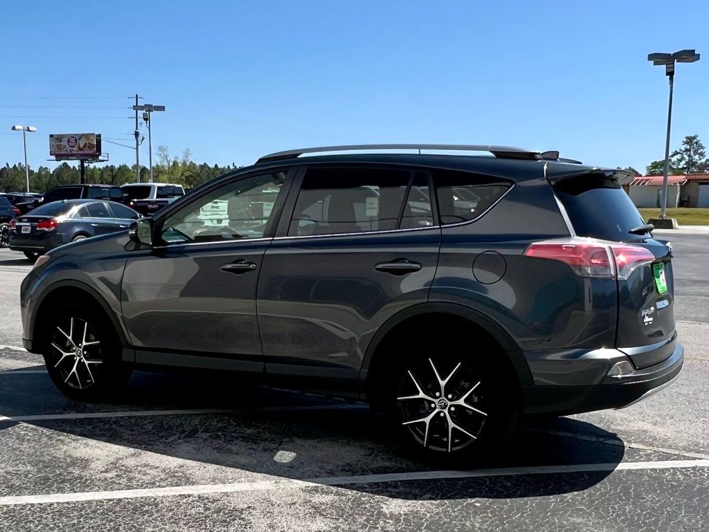 2018 Toyota RAV4 SE photo