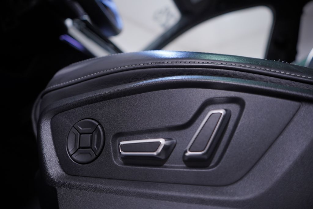 Thumbnail: 2023 Audi SQ7 - 19