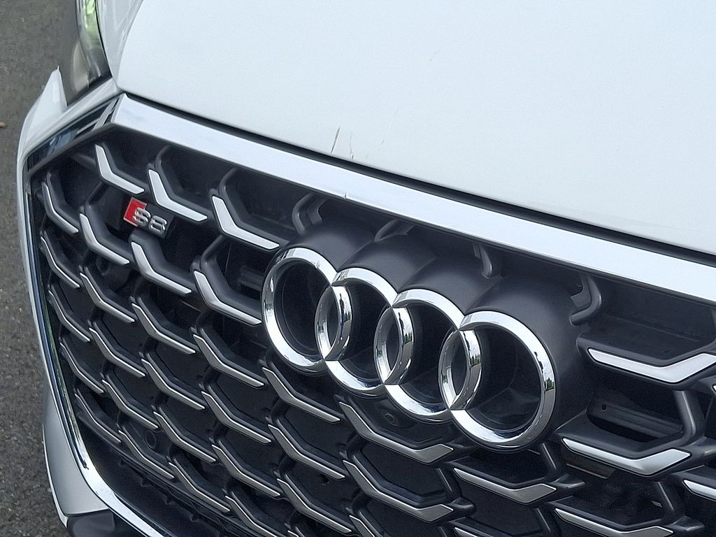 Thumbnail: 2022 Audi S8 - 31