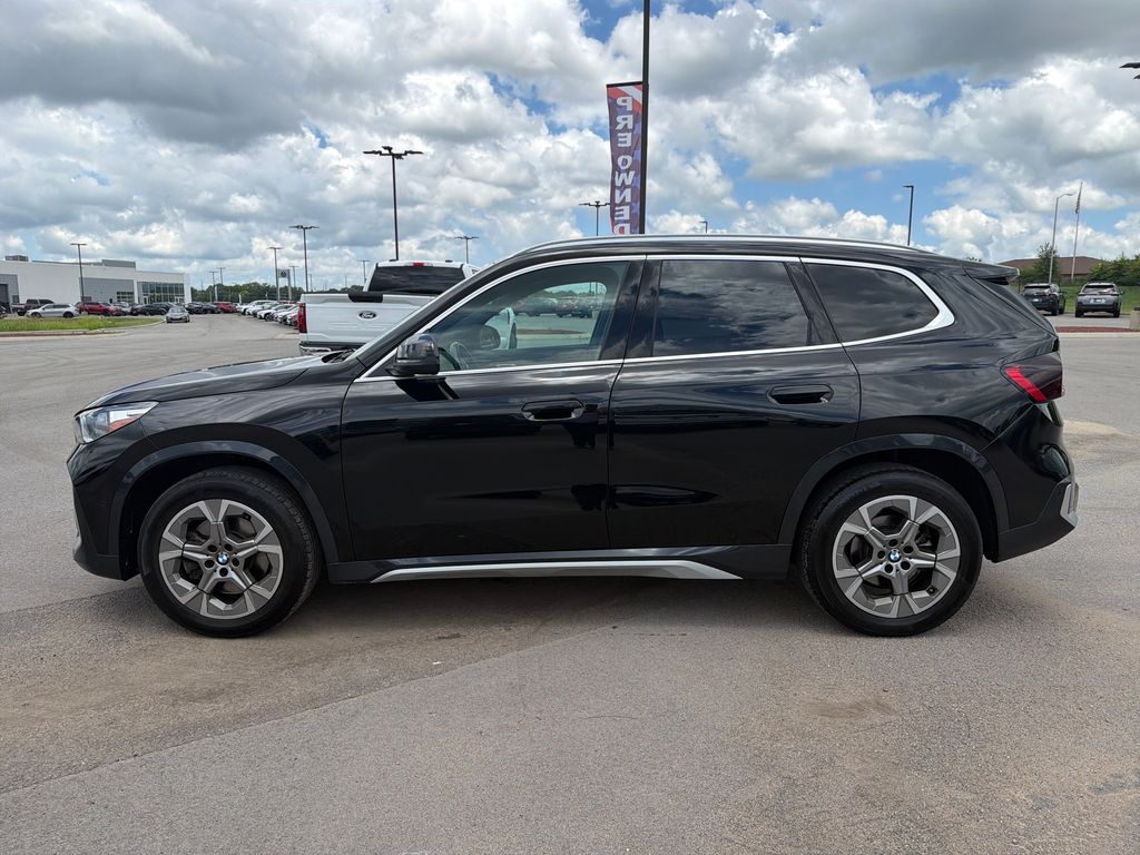 Used 2025 White BMW xDrive28i image 3