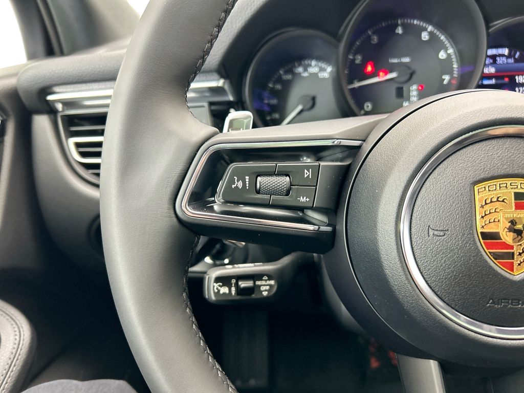 Thumbnail: 2026 Porsche Macan - 14