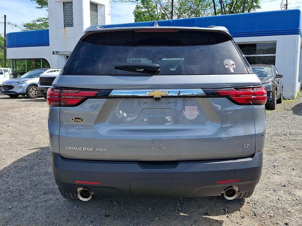 Used 2023 Chevrolet Traverse LT
