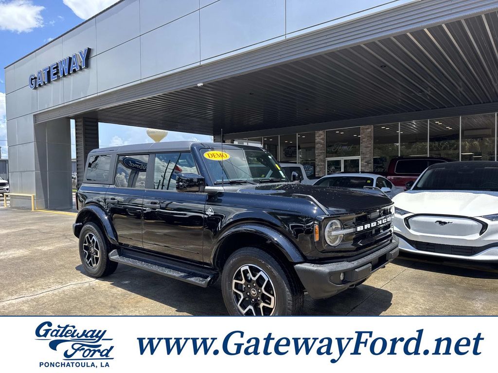 Shadow Black 2026 Ford Bronco SUV / Crossover Four-Wheel Drive Automatic