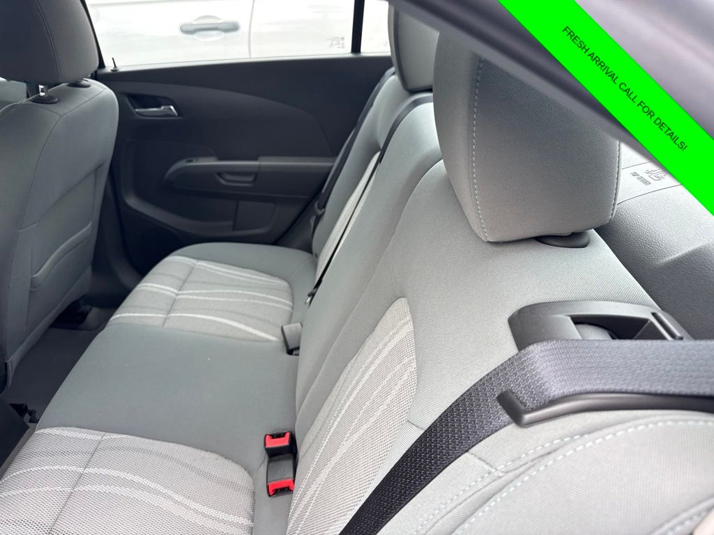 Used 2013 Silver Chevrolet LT image 12