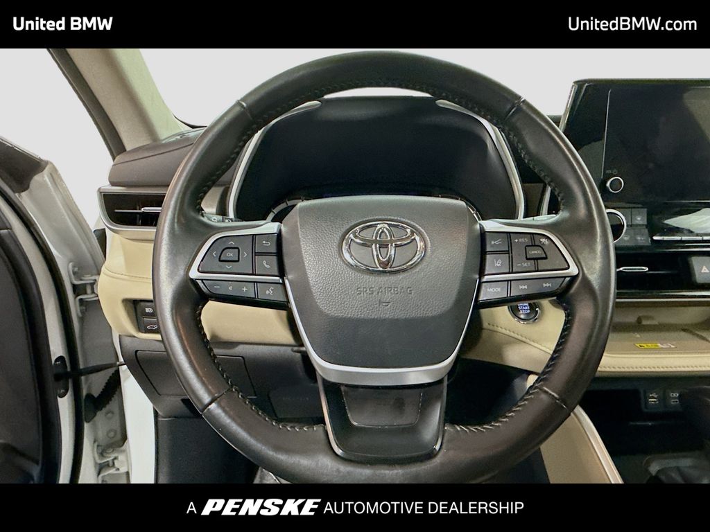 Thumbnail: 2023 Toyota Highlander - 6