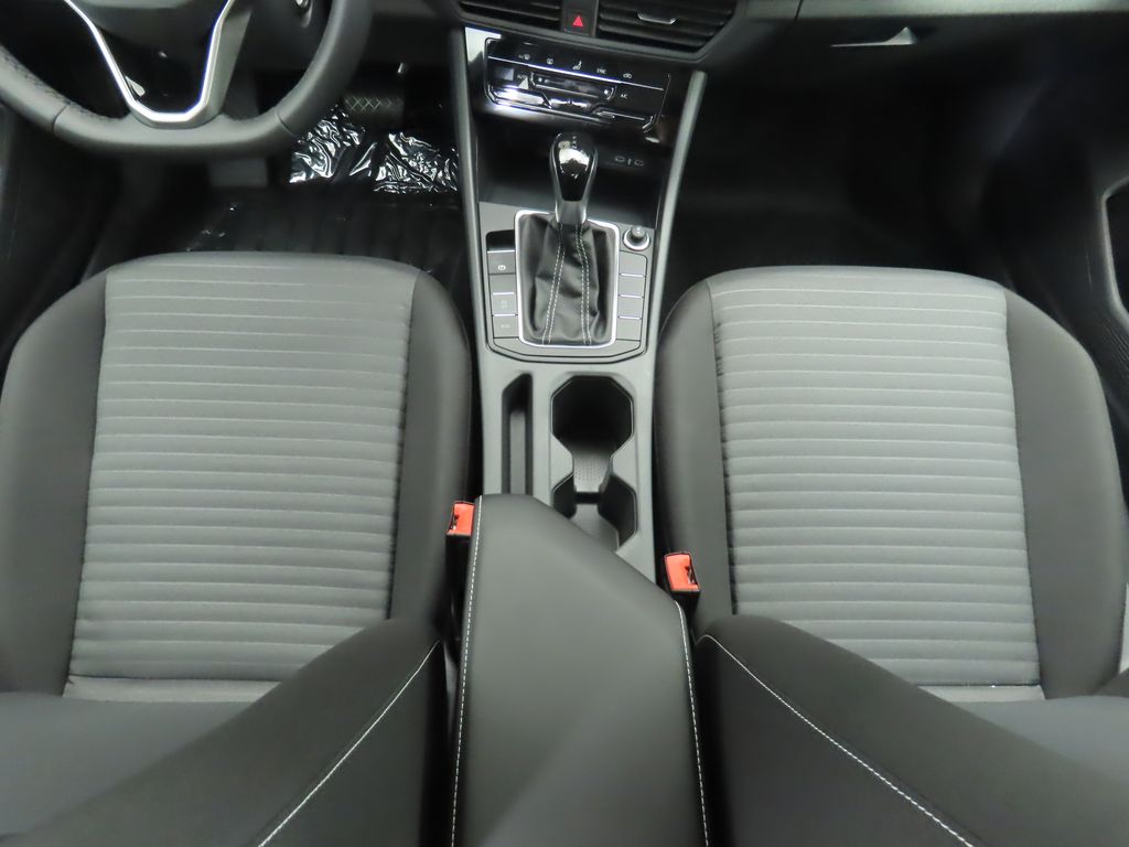 Thumbnail: 2025 Volkswagen Jetta - 16