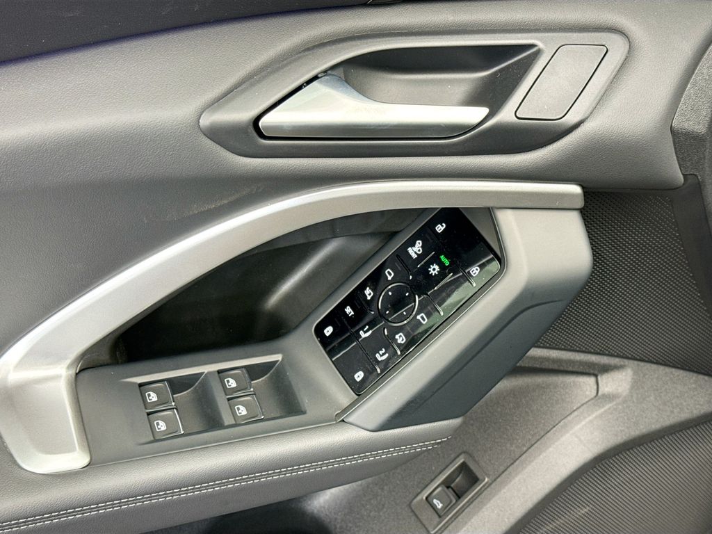 Thumbnail: 2025 Audi Q5 - 22