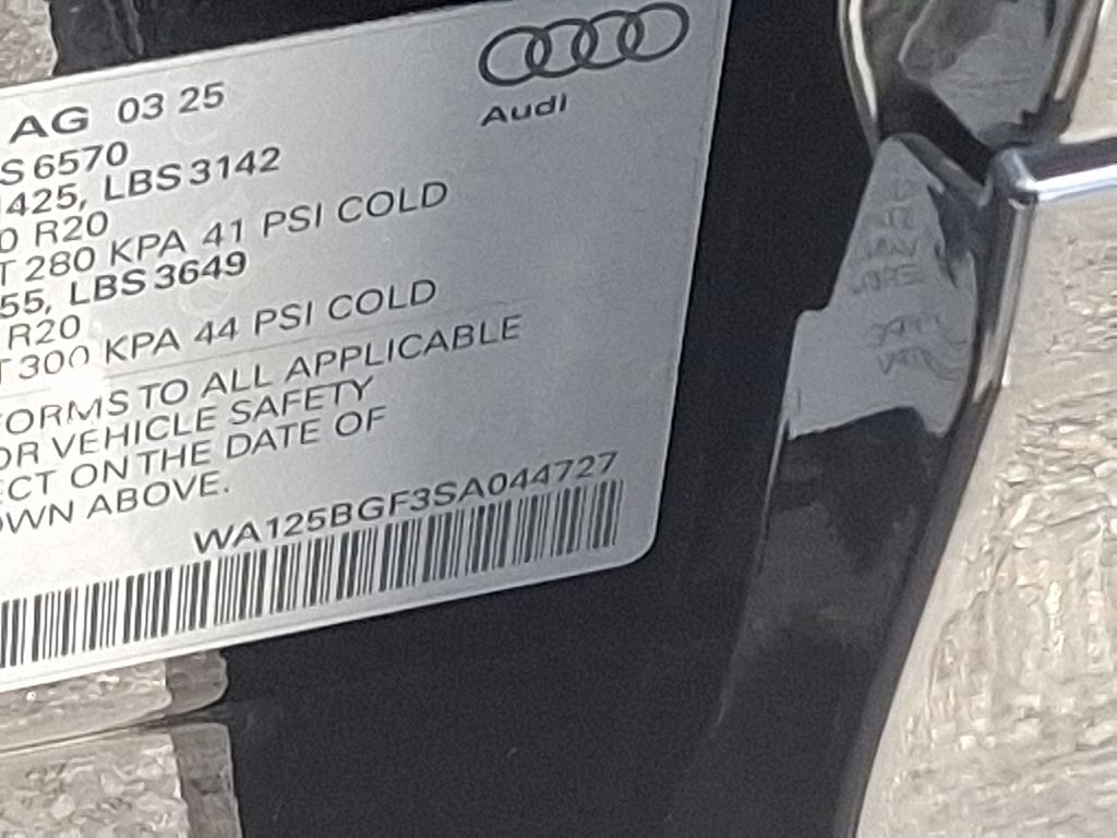 Thumbnail: 2025 Audi SQ6 e-tron - 25