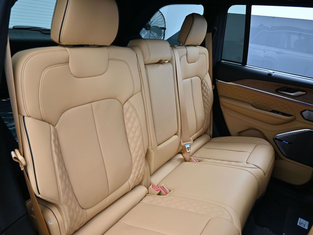 New 2025 Silver Zynith Jeep Summit image 51