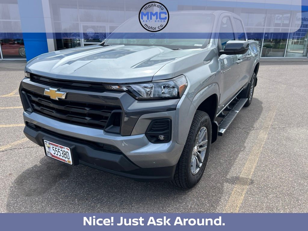 Sterling Gray Metallic 2024 Chevrolet Colorado Pickup Truck Four-Wheel Drive 8-Speed Automatic
