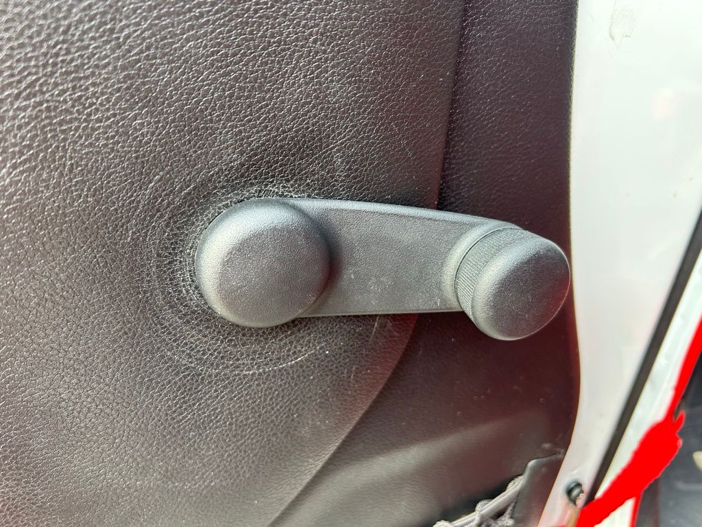 Thumbnail: 2015 Jeep Wrangler - 15