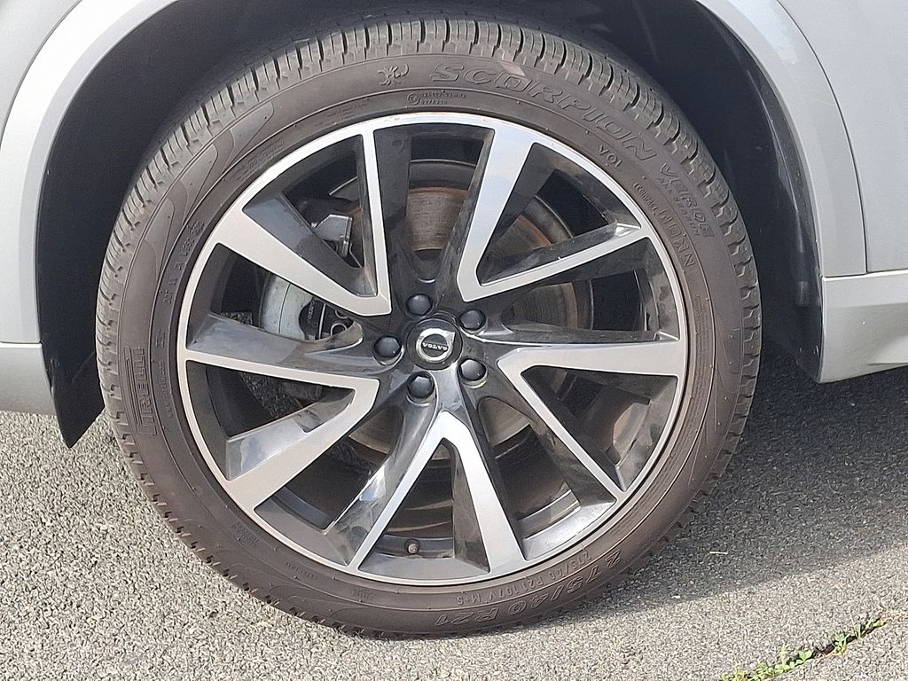 2023 Volvo XC90 B6 Plus 8