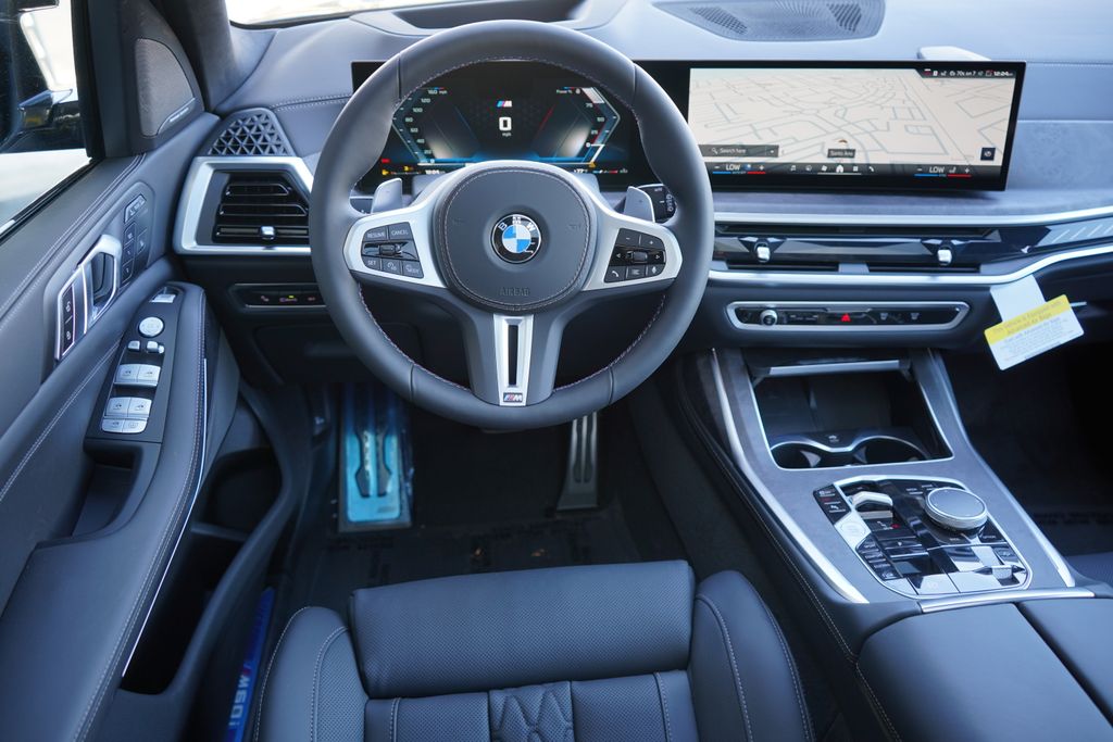 2025 BMW X7 M60i 16