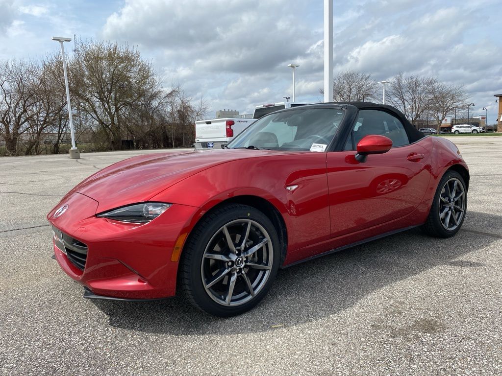 Soul Red Metallic 2016 Mazda MX-5 Miata Grand Touring Convertible Convertible Rear-Wheel Drive 6-Speed Manual