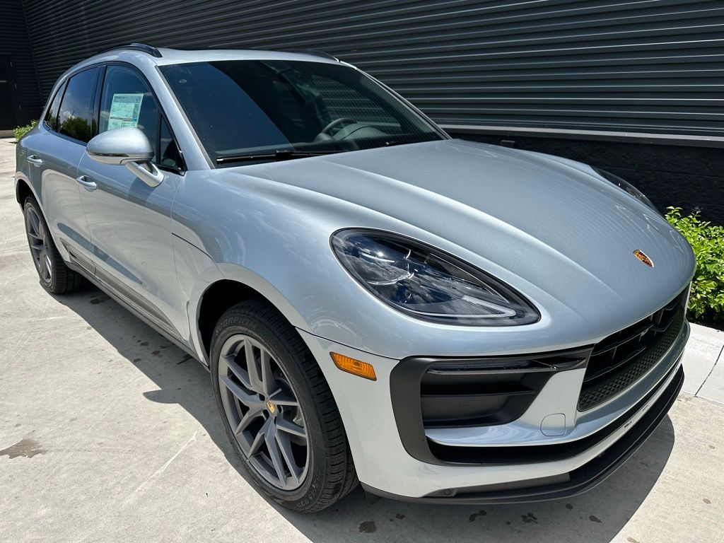 Thumbnail: 2025 Porsche Macan - 10