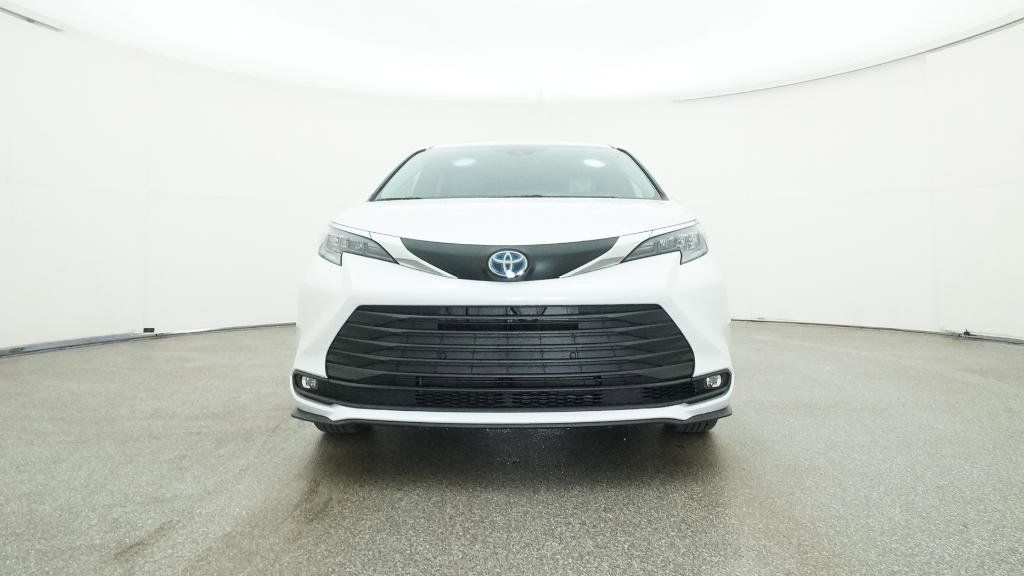 Thumbnail: 2025 Toyota Sienna - 20