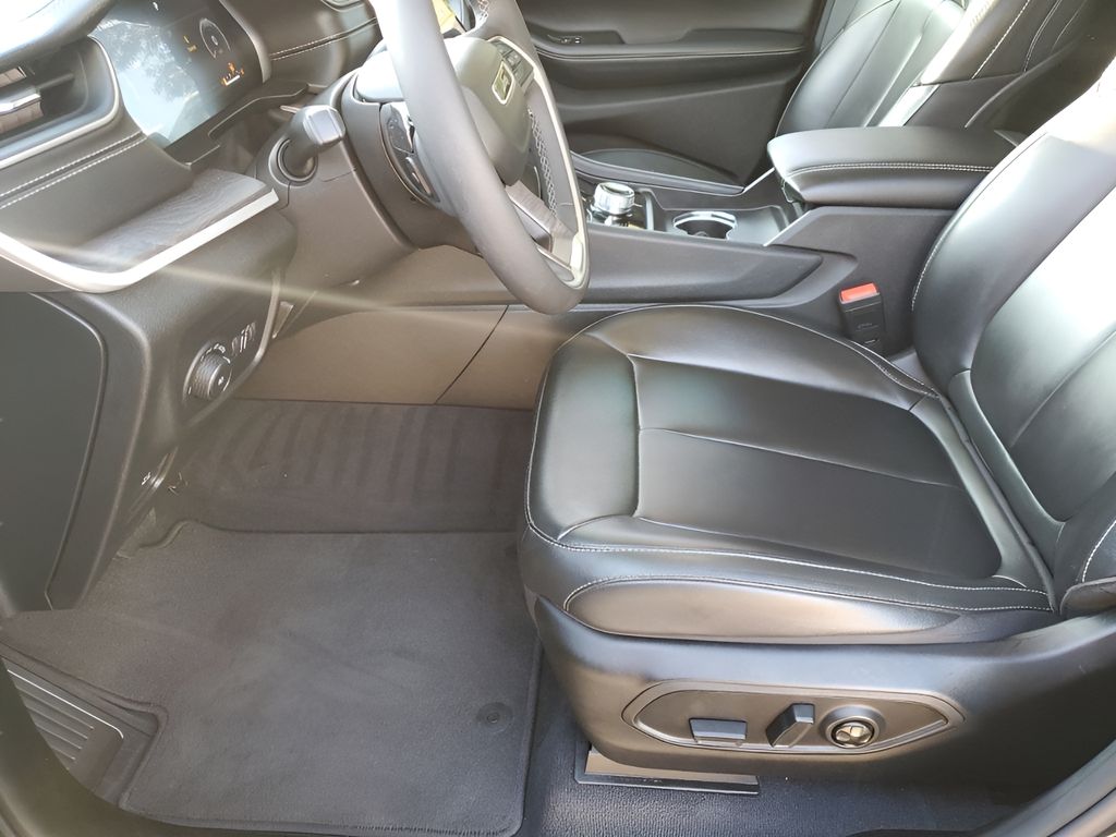 Used Car 2023 Jeep Grand Cherokee  Limited For Sale Under $30,000 In Austin, Texas