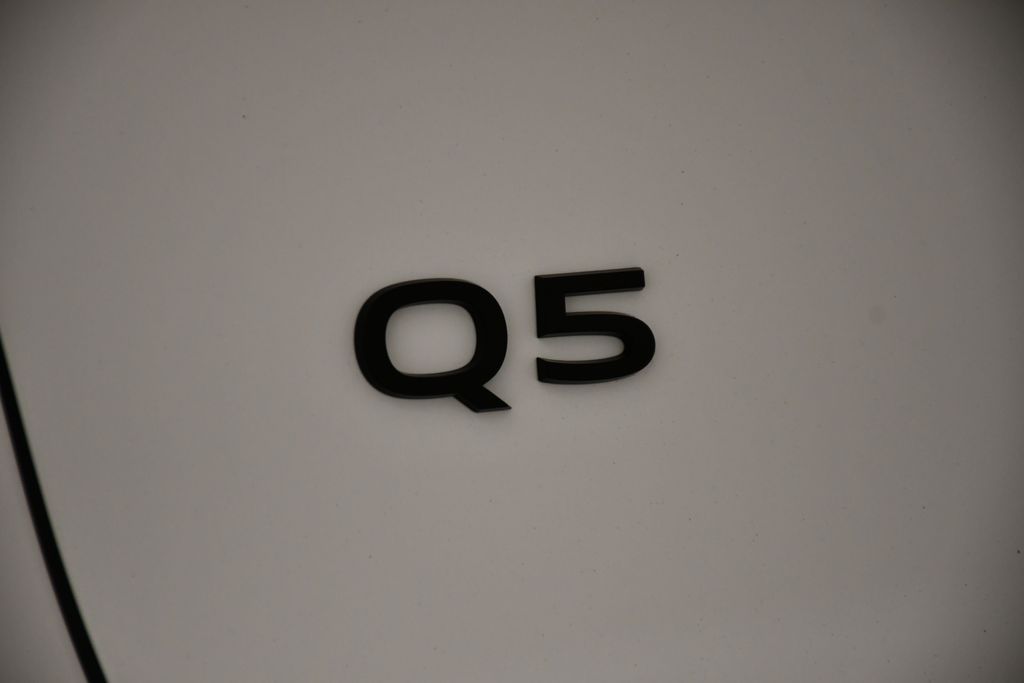 Thumbnail: 2025 Audi Q5 - 9