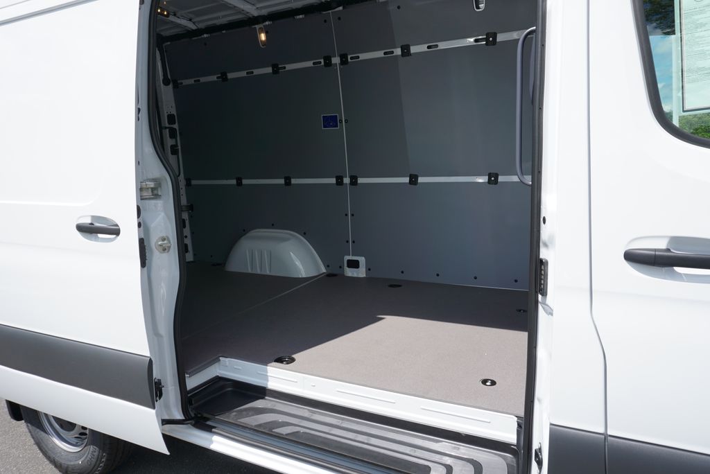 Thumbnail: 2025 Mercedes-Benz Sprinter - 25