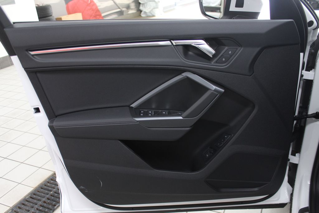 Thumbnail: 2025 Audi Q3 - 16