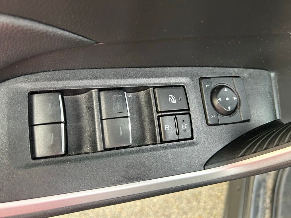 Thumbnail: 2023 Toyota RAV4 - 17