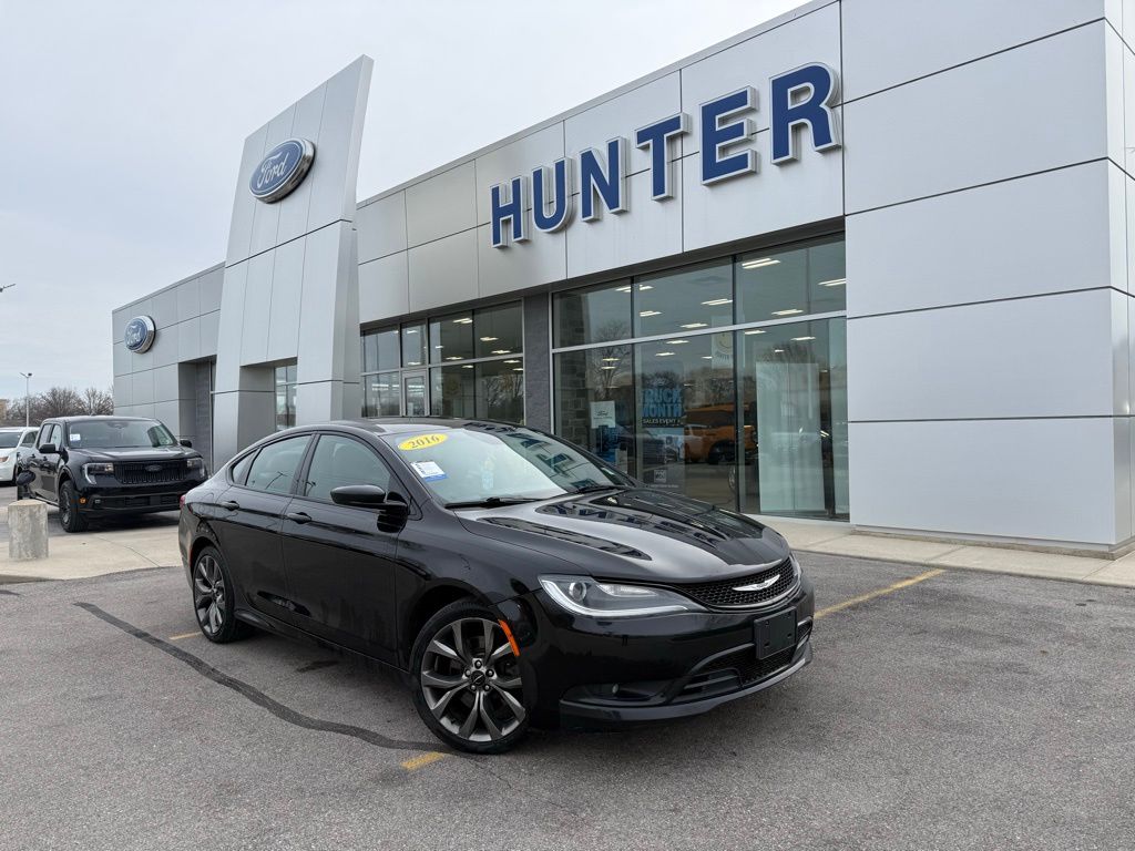 2016 Chrysler 200 S Sedan FWD