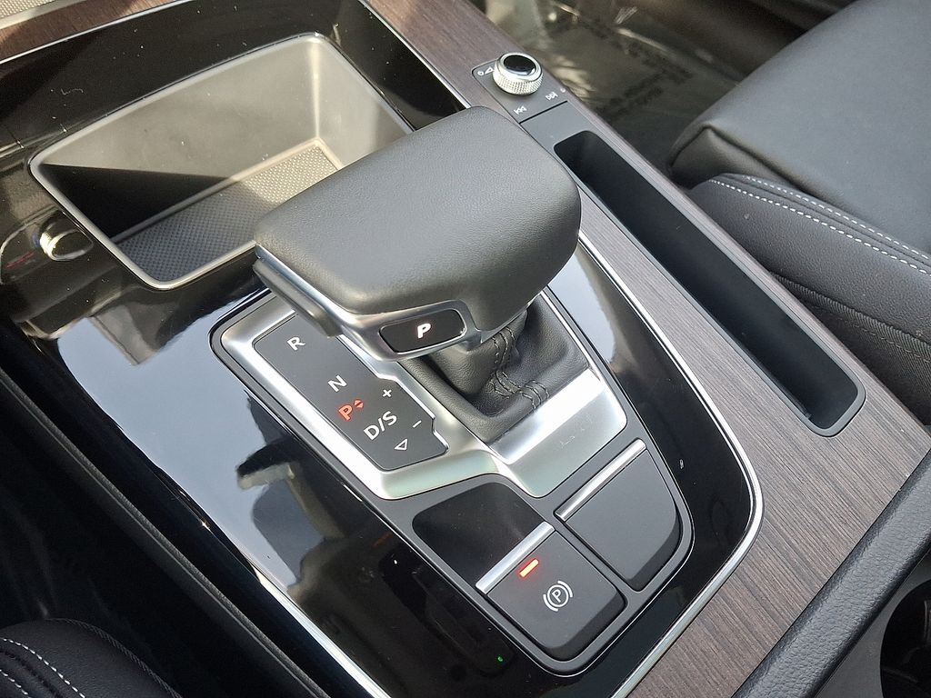 Thumbnail: 2025 Audi Q5 - 15