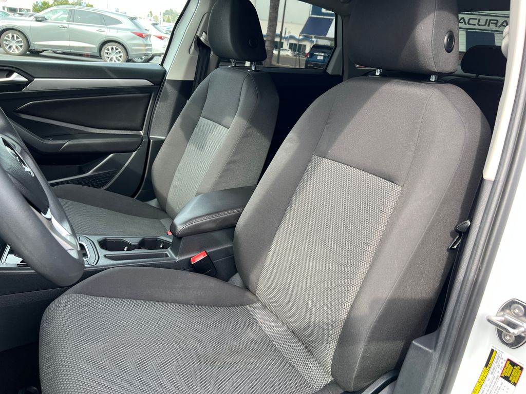 Thumbnail: 2019 Volkswagen Jetta - 16