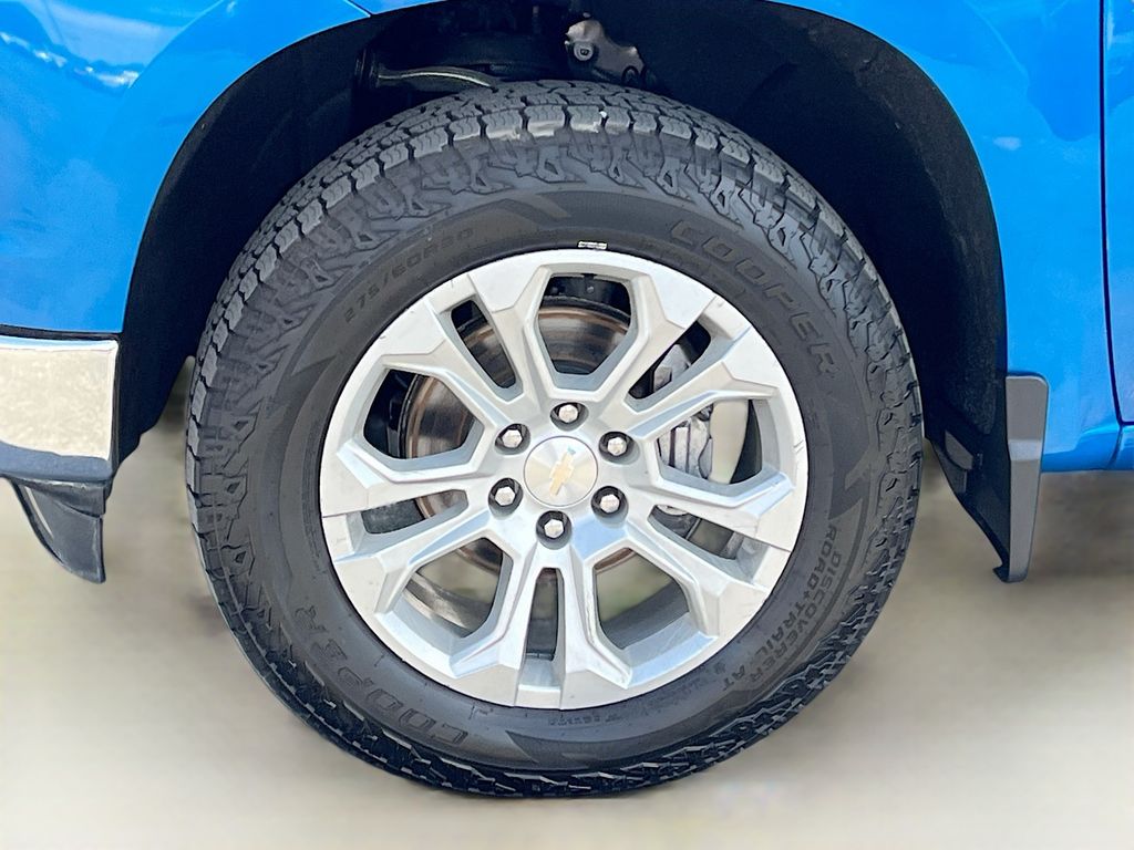 Used 2022 Blue Chevrolet LTZ image 33