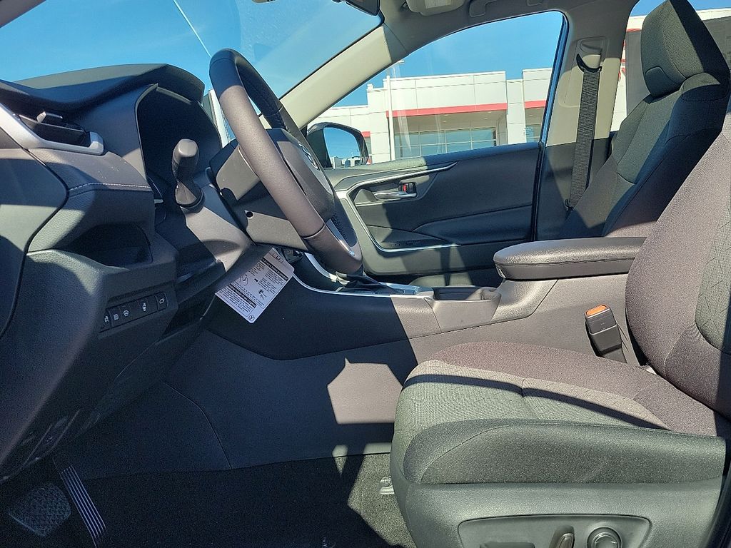 Thumbnail: 2025 Toyota RAV4 - 10