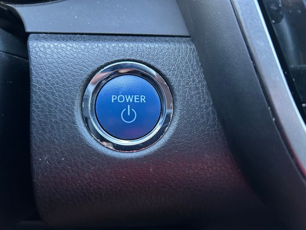 Thumbnail: 2022 Toyota Camry - 29