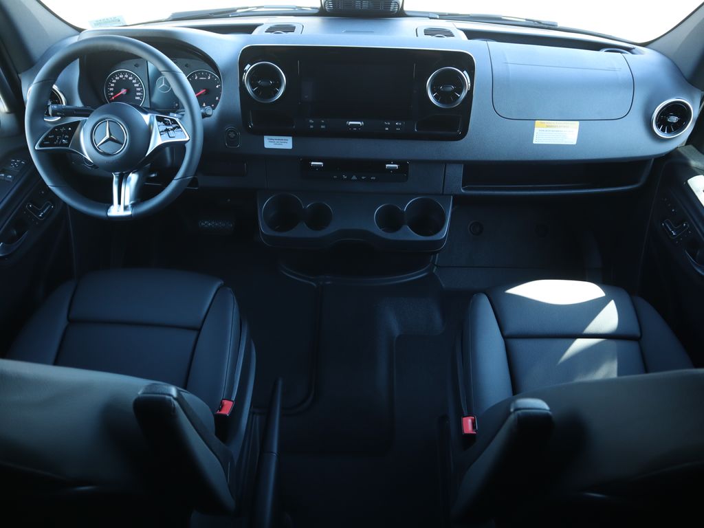 Thumbnail: 2025 Mercedes-Benz Sprinter - 14